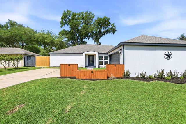 1722 Cherry Bend Drive, Houston, TX 77077