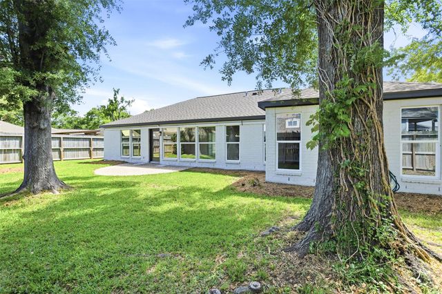 1722 Cherry Bend Drive, Houston, TX 77077