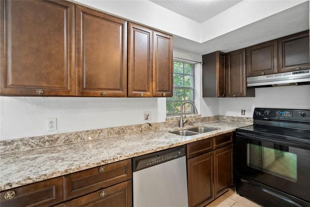 5175 LA MANCHA COURT 31, Orlando, FL 32822