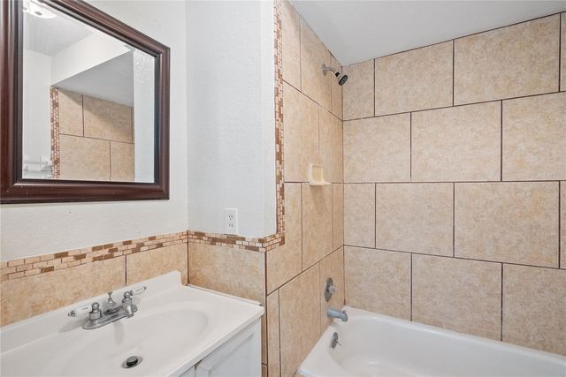 5175 LA MANCHA COURT 31, Orlando, FL 32822