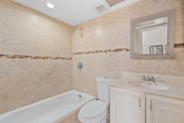 5175 LA MANCHA COURT 31, Orlando, FL 32822