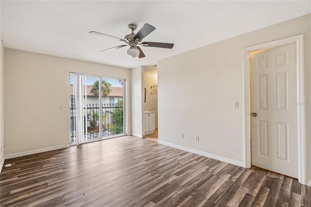 5175 LA MANCHA COURT 31, Orlando, FL 32822