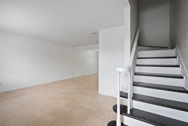 5175 LA MANCHA COURT 31, Orlando, FL 32822