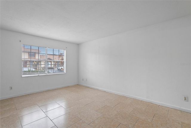 5175 LA MANCHA COURT 31, Orlando, FL 32822