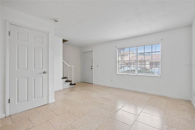 5175 LA MANCHA COURT 31, Orlando, FL 32822