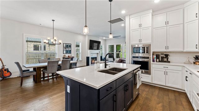 3864 W Violet Street, Fayetteville, AR 72704
