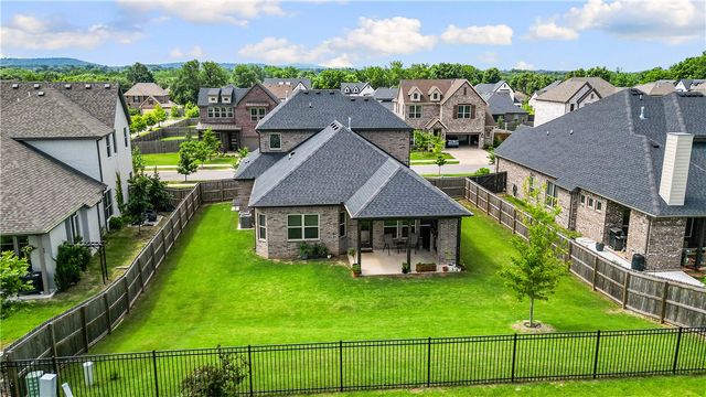 3864 W Violet Street, Fayetteville, AR 72704