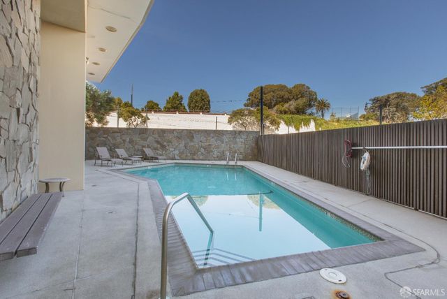 1050 North Point Street 405, San Francisco, CA 94109