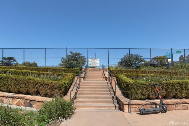 1050 North Point Street 405, San Francisco, CA 94109