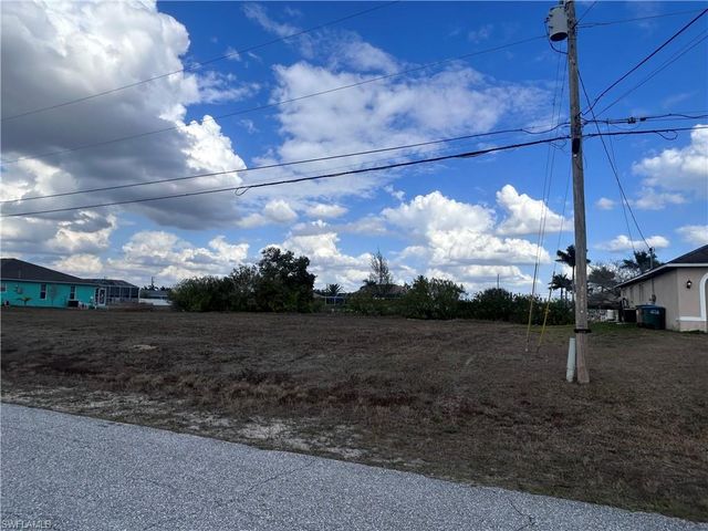 925 NW 3rd PL, Cape Coral, FL 33993