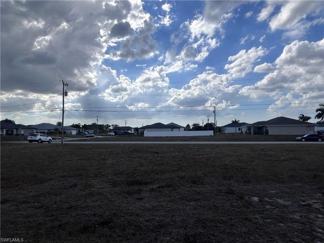 925 NW 3rd PL, Cape Coral, FL 33993