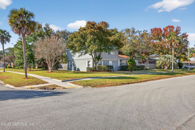 1808 STARWAN Road E, Jacksonville, FL 32211