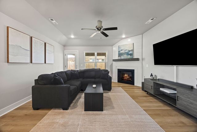 624 S Benchmark Lane, Fayetteville, AR 72704