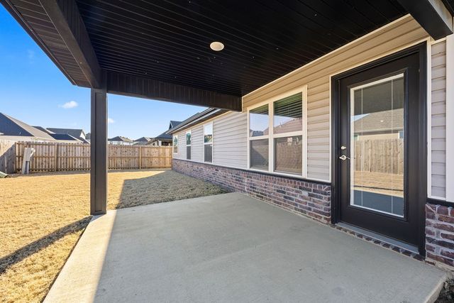 624 S Benchmark Lane, Fayetteville, AR 72704