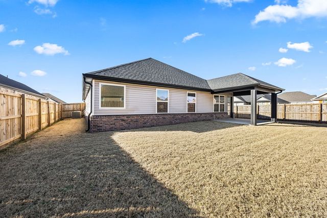 624 S Benchmark Lane, Fayetteville, AR 72704