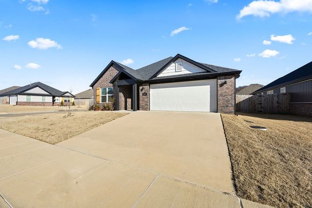 624 S Benchmark Lane, Fayetteville, AR 72704