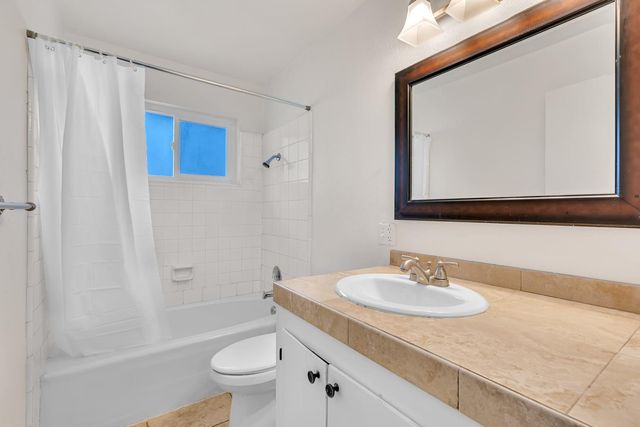 4074 N Ila Avenue, Fresno, CA 93705