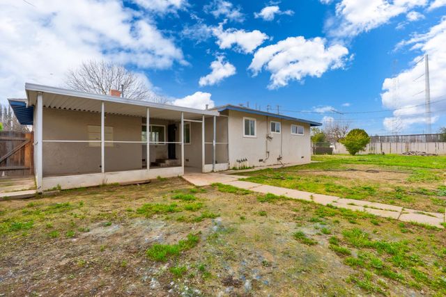 4074 N Ila Avenue, Fresno, CA 93705