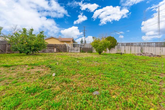 4074 N Ila Avenue, Fresno, CA 93705