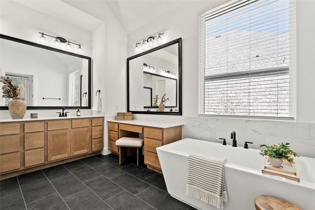 384 Leaning Rock RDG, Austin, TX 78737