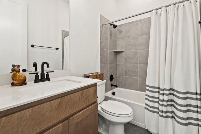 384 Leaning Rock RDG, Austin, TX 78737