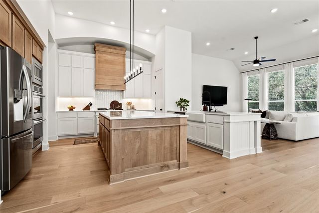384 Leaning Rock RDG, Austin, TX 78737