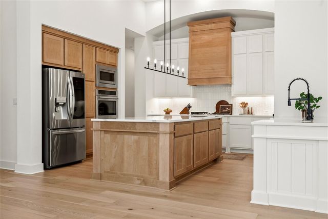 384 Leaning Rock RDG, Austin, TX 78737