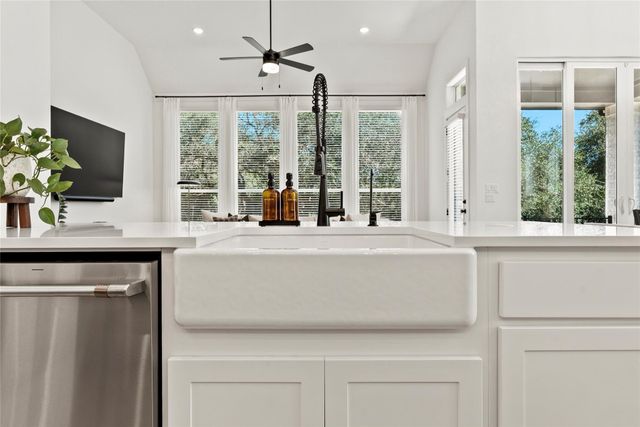 384 Leaning Rock RDG, Austin, TX 78737