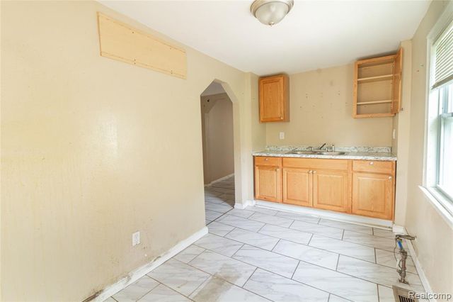 6444 Ashton Avenue, Detroit, MI 48228