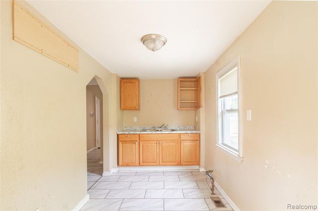 6444 Ashton Avenue, Detroit, MI 48228