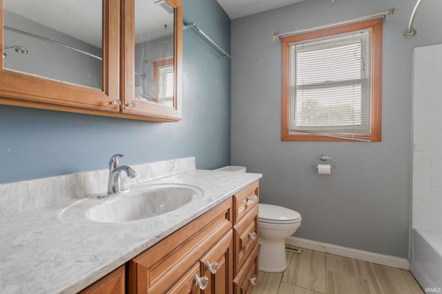 2004 N Meade Street, South Bend, IN 46628