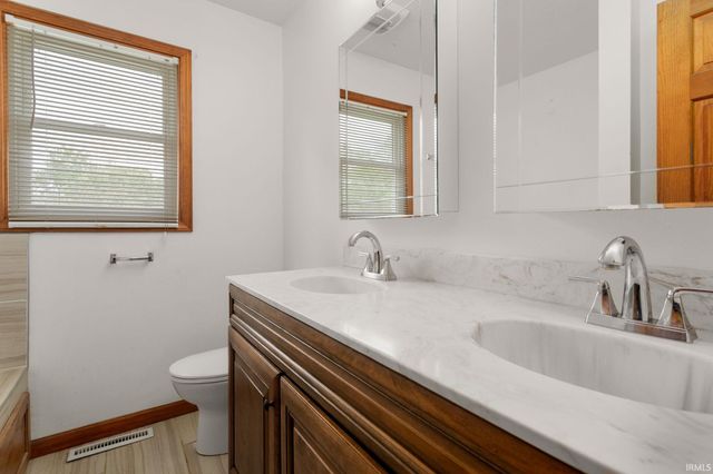 2004 N Meade Street, South Bend, IN 46628