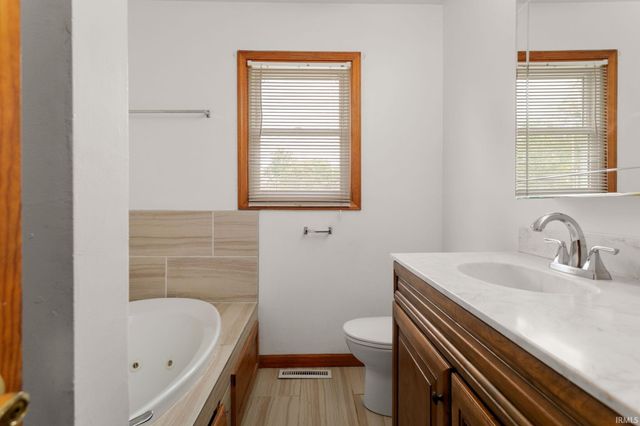 2004 N Meade Street, South Bend, IN 46628