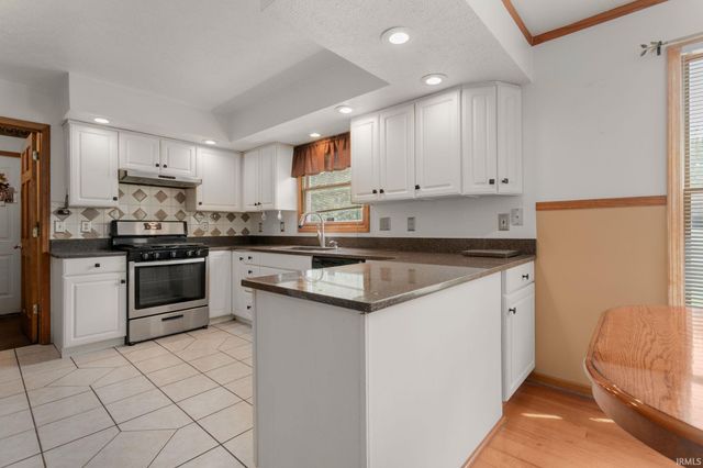 2004 N Meade Street, South Bend, IN 46628