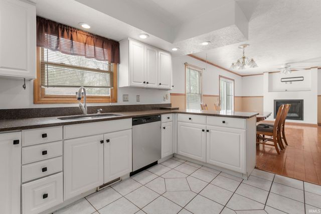 2004 N Meade Street, South Bend, IN 46628