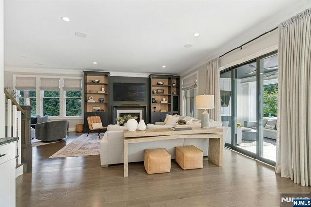 790 W Saddle River Road, Ho-ho-kus, NJ 07423