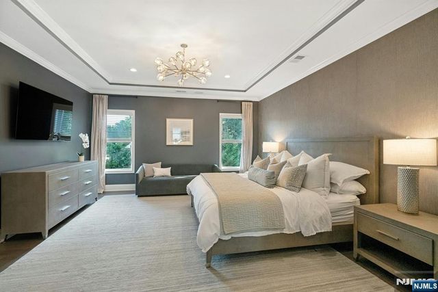 790 W Saddle River Road, Ho-ho-kus, NJ 07423