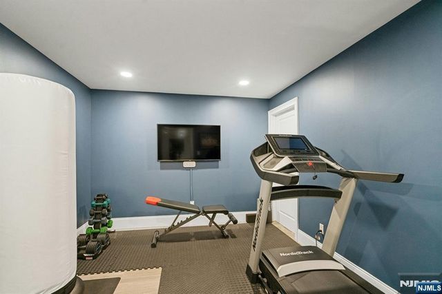 790 W Saddle River Road, Ho-ho-kus, NJ 07423