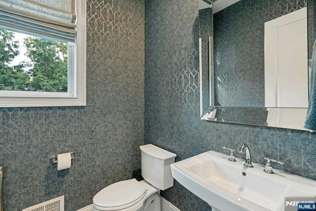 790 W Saddle River Road, Ho-ho-kus, NJ 07423