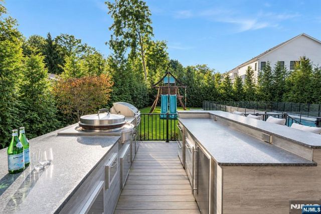 790 W Saddle River Road, Ho-ho-kus, NJ 07423