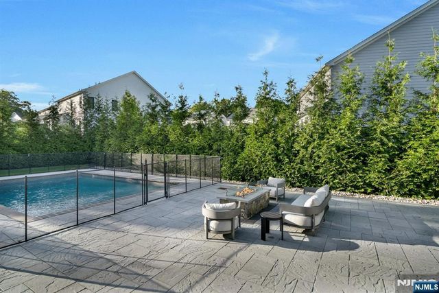 790 W Saddle River Road, Ho-ho-kus, NJ 07423
