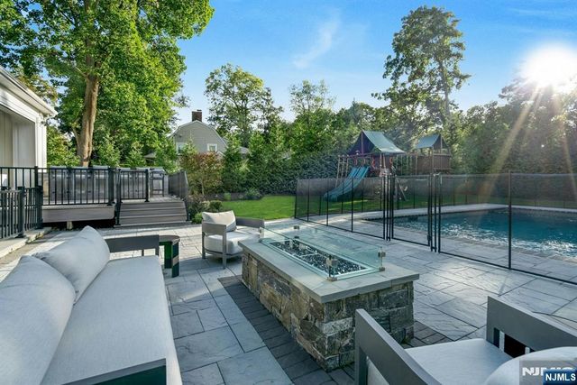 790 W Saddle River Road, Ho-ho-kus, NJ 07423