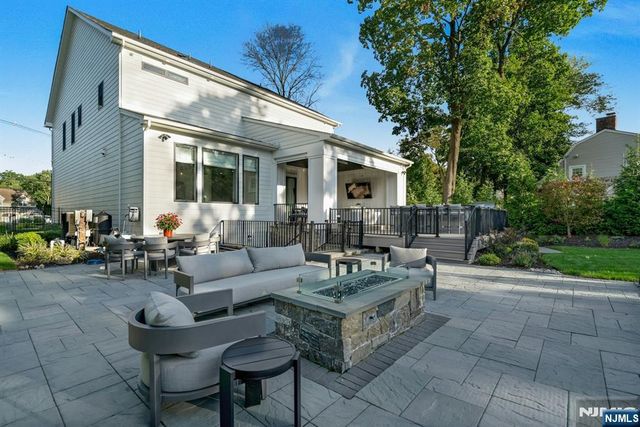 790 W Saddle River Road, Ho-ho-kus, NJ 07423