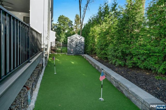790 W Saddle River Road, Ho-ho-kus, NJ 07423