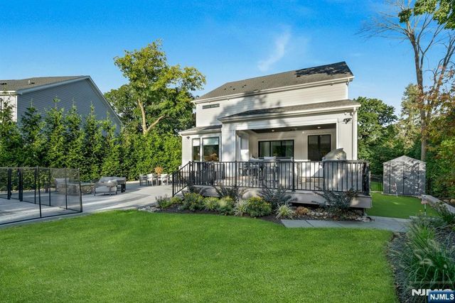 790 W Saddle River Road, Ho-ho-kus, NJ 07423