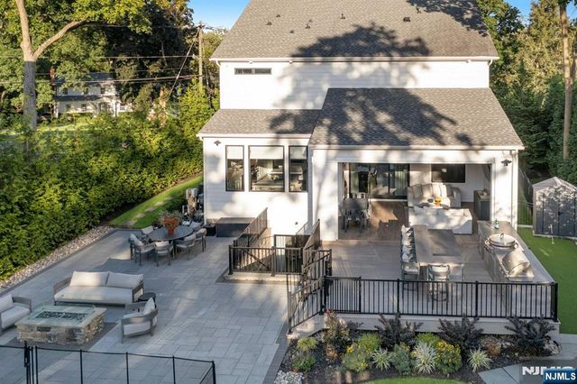 790 W Saddle River Road, Ho-ho-kus, NJ 07423