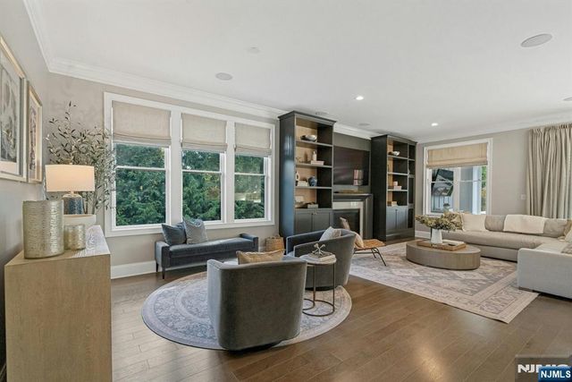 790 W Saddle River Road, Ho-ho-kus, NJ 07423