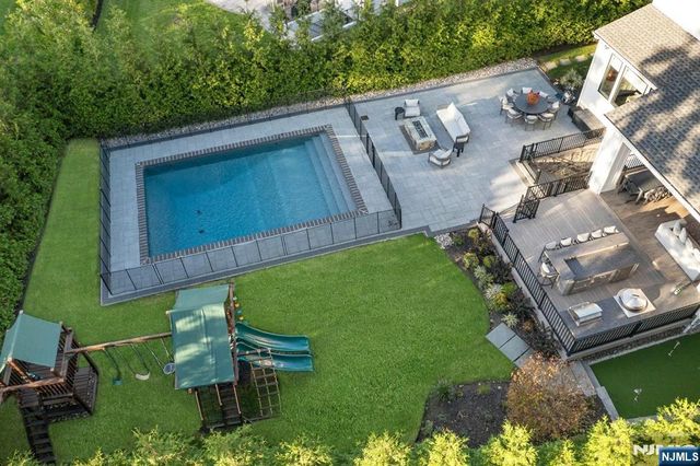 790 W Saddle River Road, Ho-ho-kus, NJ 07423
