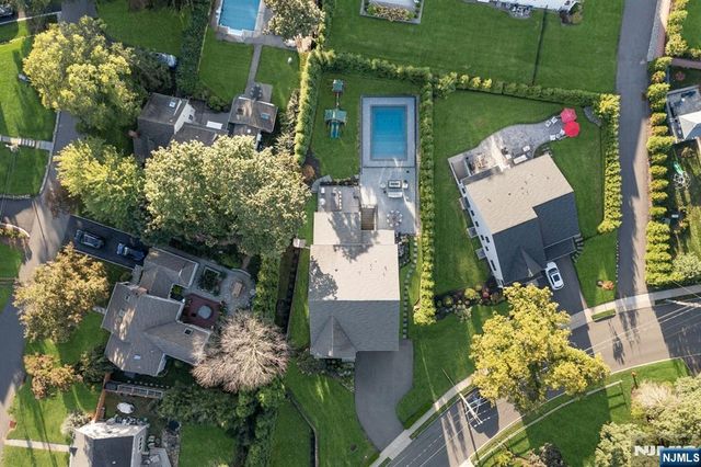 790 W Saddle River Road, Ho-ho-kus, NJ 07423