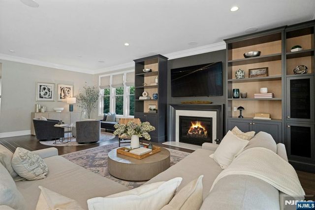 790 W Saddle River Road, Ho-ho-kus, NJ 07423